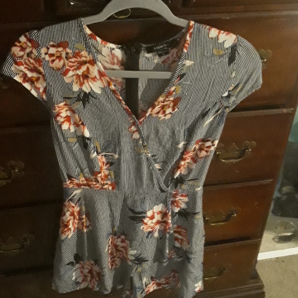 Small floral v-neck romper
